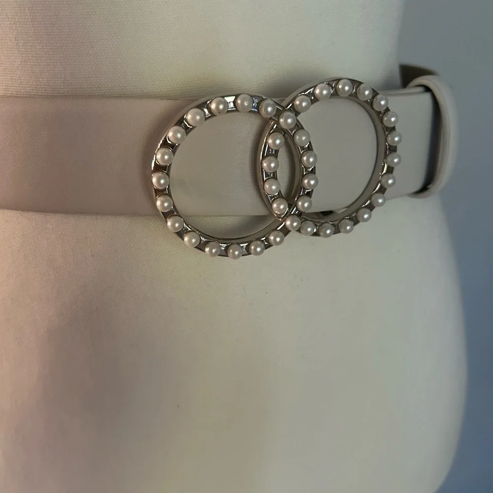 Elegant Pearl-Embellished Ivory Belt